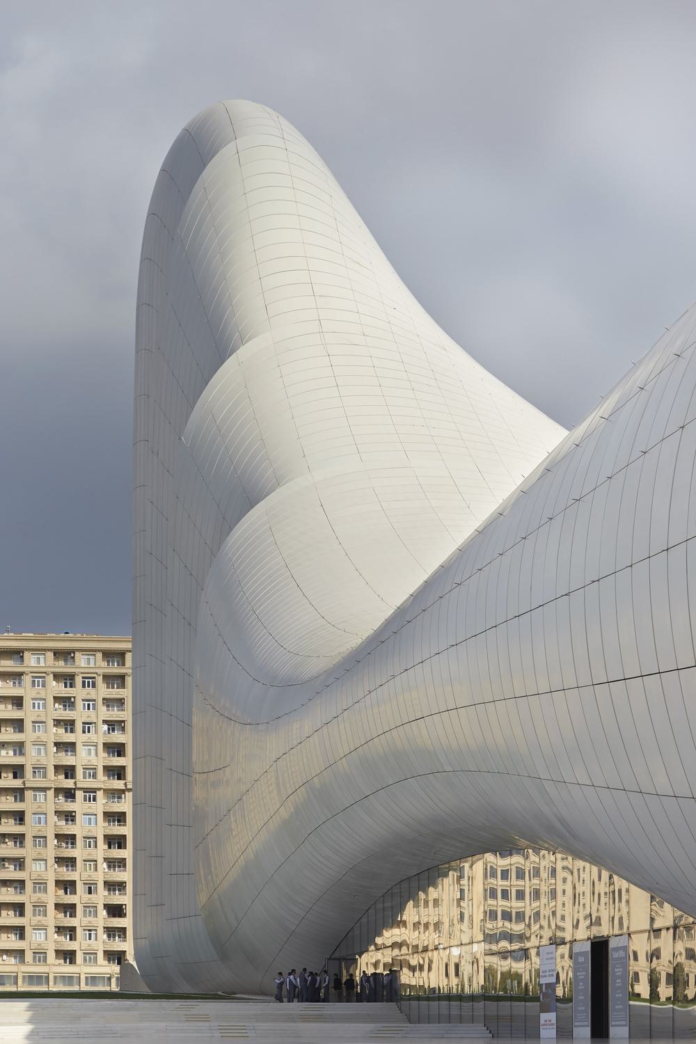 Heydar_Aliyev_Centre_by_Zaha_Hadid