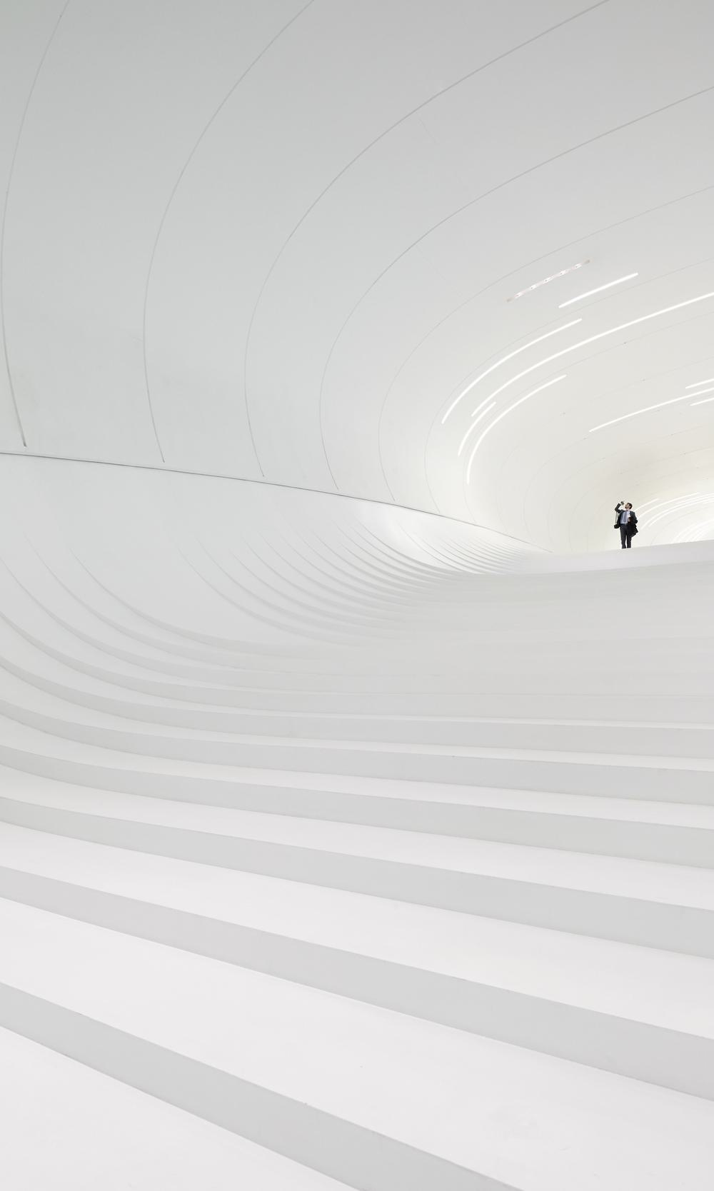 Heydar_Aliyev_Centre_by_Zaha_Hadid