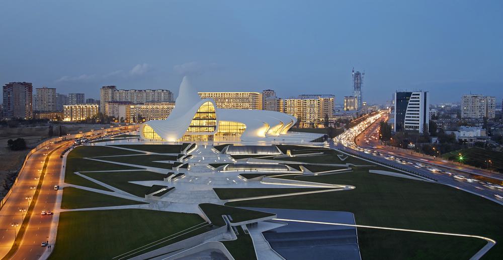 Heydar_Aliyev_Centre_by_Zaha_Hadid