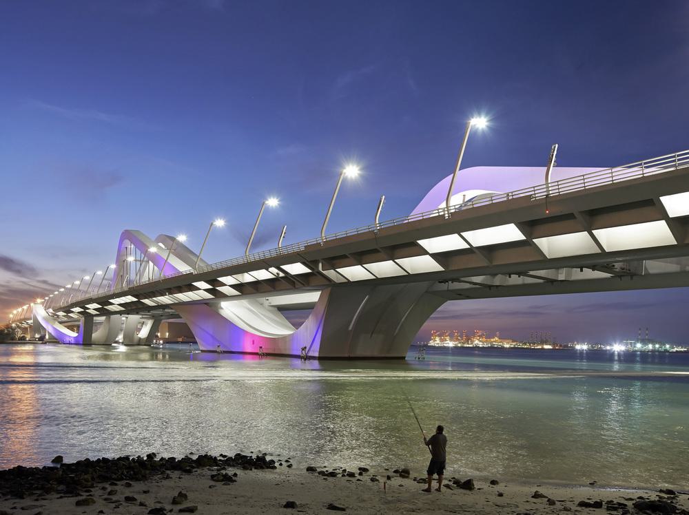 Sheikh_Zayed_Bridge_by_Saha_Hadid