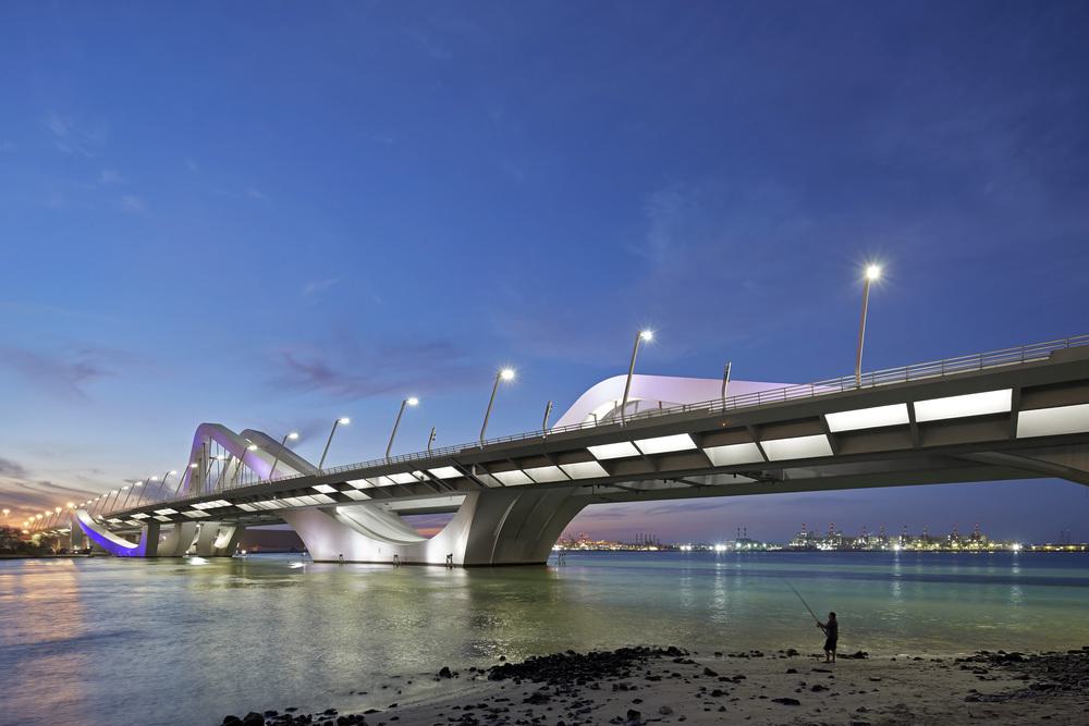 Sheikh_Zayed_Bridge_by_Saha_Hadid