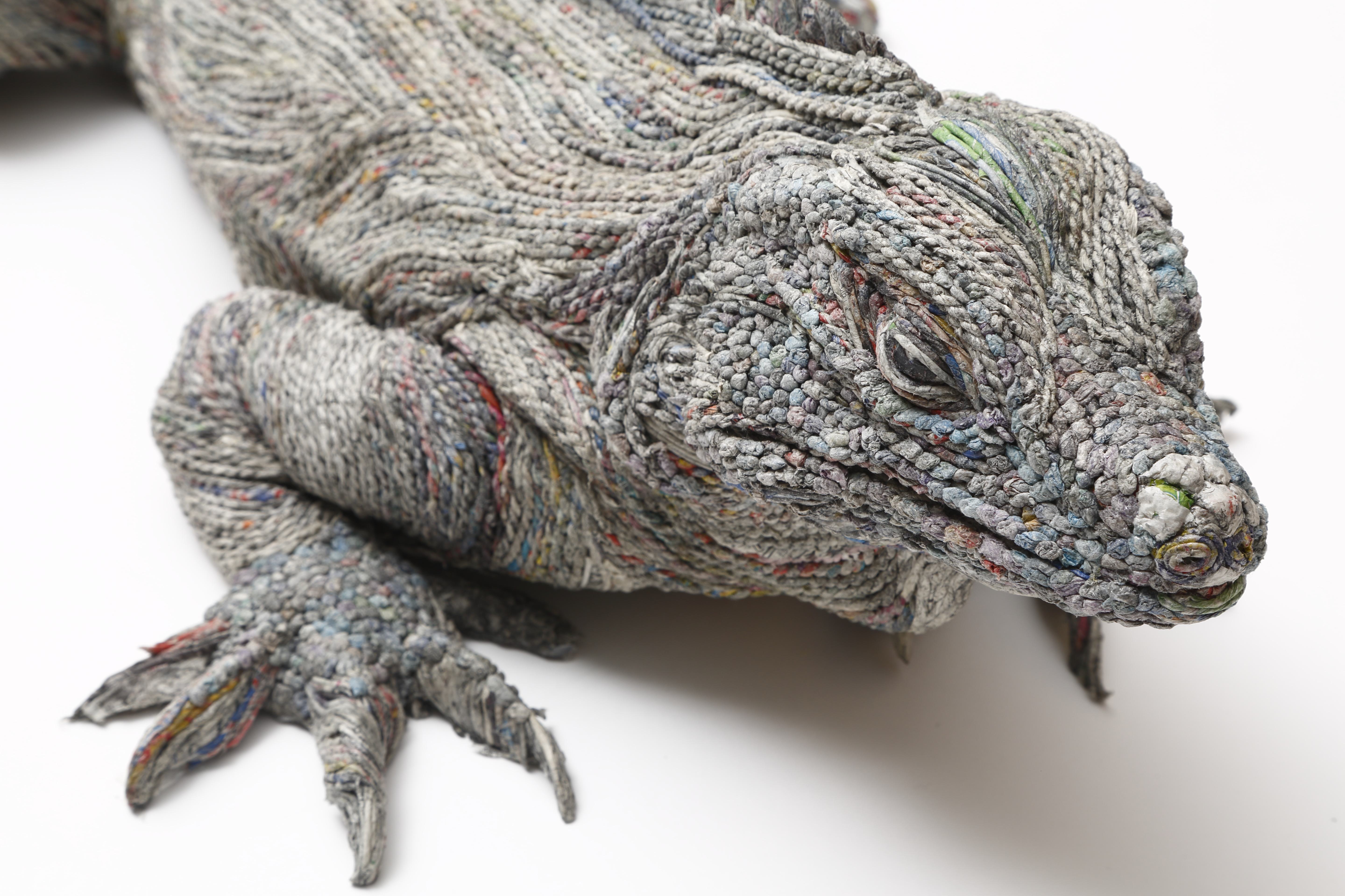 Newspaper_Sculpture_by_Chia_Hitotsuyama