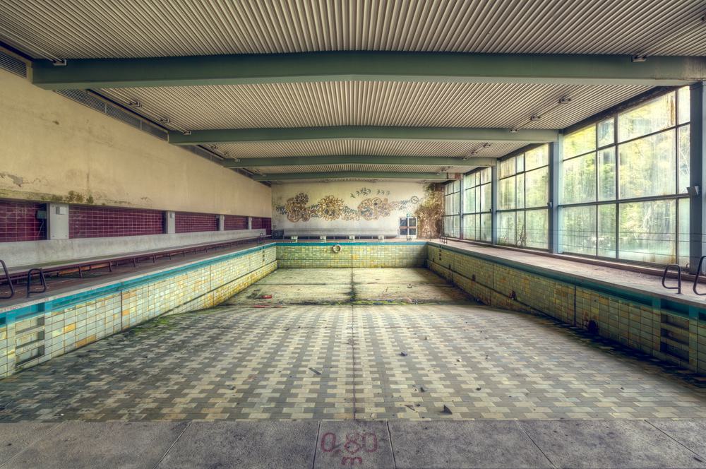 Abandoned_Space_Photo_by_Roman_Robroek