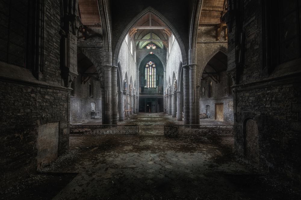 Abandoned_Space_Photo_by_Roman_Robroek