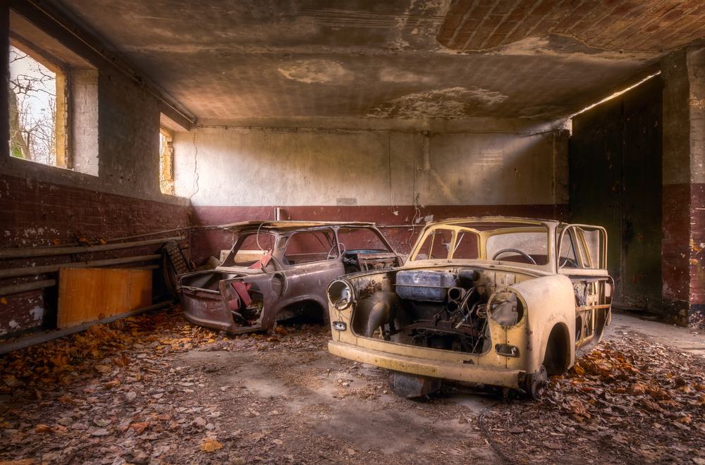 Abandoned_Space_Photo_by_Roman_Robroek