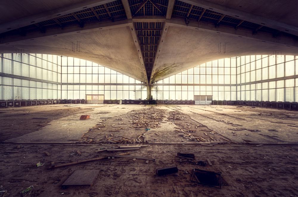 Abandoned_Space_Photo_by_Roman_Robroek