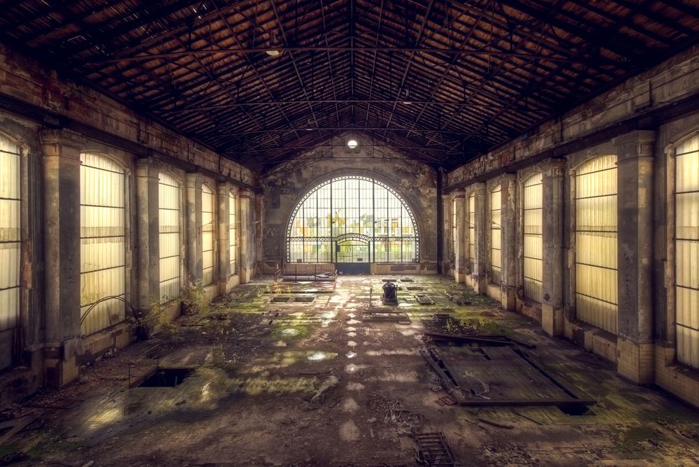 Abandoned_Space_Photo_by_Roman_Robroek